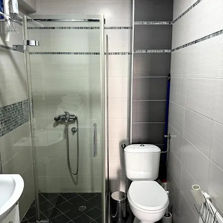 Lovely Modern 1-bedroom With Balcony Lägenhet