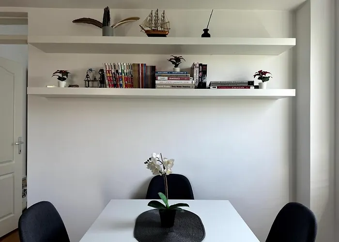 Lovely Modern 1-bedroom With Balcony