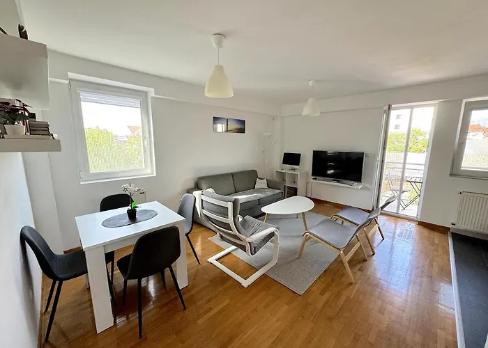 Lovely Modern 1-bedroom With Balcony Apartament