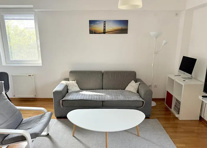 Lovely Modern 1-bedroom With Balcony Apartament